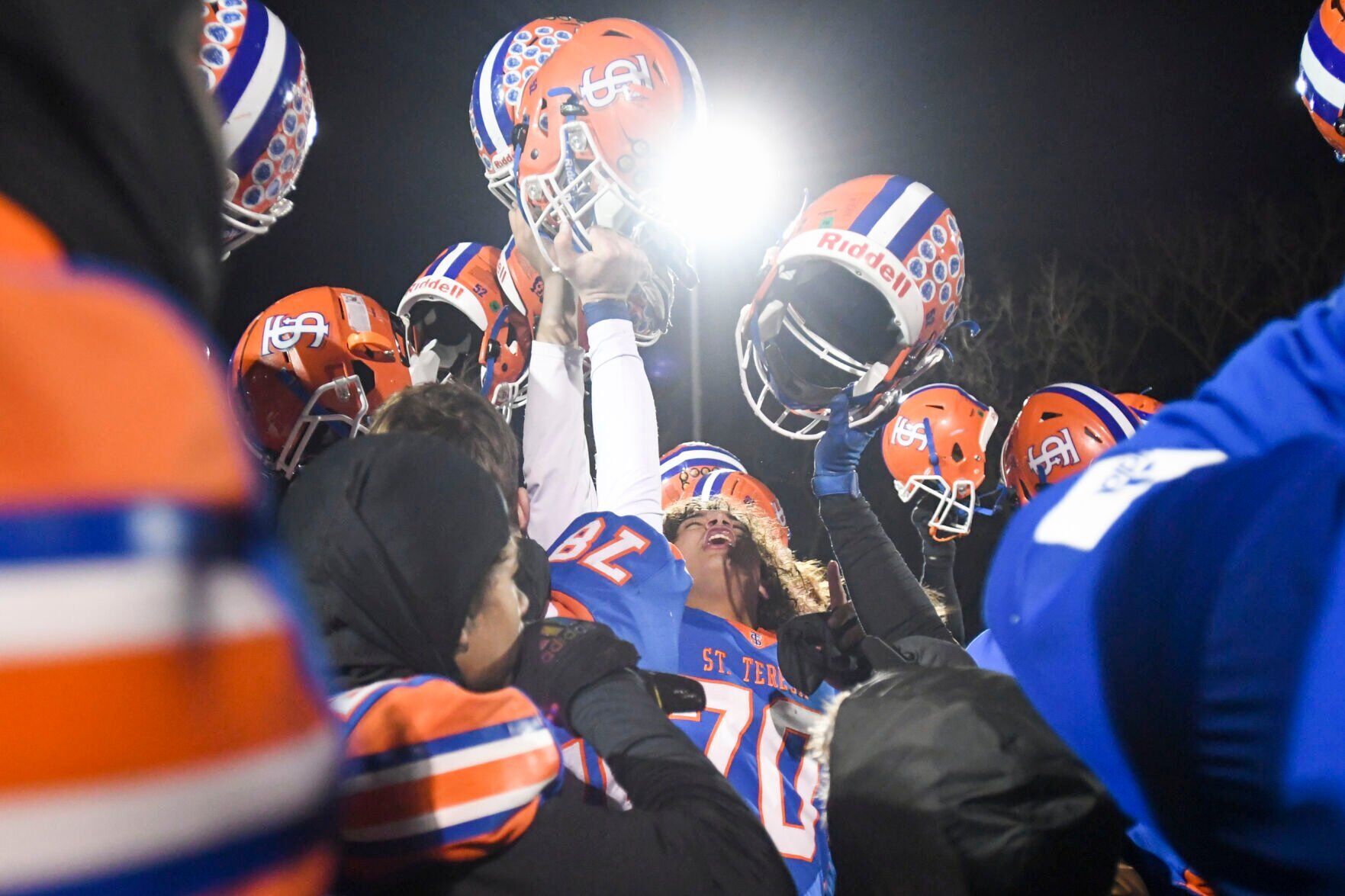 112022-dec-spt-st-teresa-football-gallery_07.JPG